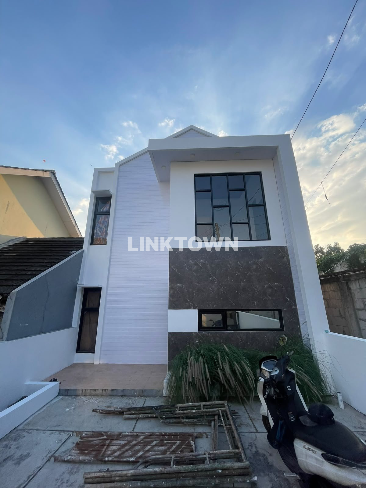 Good Deal!!! Jual Cepat Rumah 2Lantai Modern Luas 110m² di Cibiru Regency Bandung Good Deal!!! Jual Cepat Rumah 2Lantai Modern Luas 110m² di Cibiru Regency Bandung