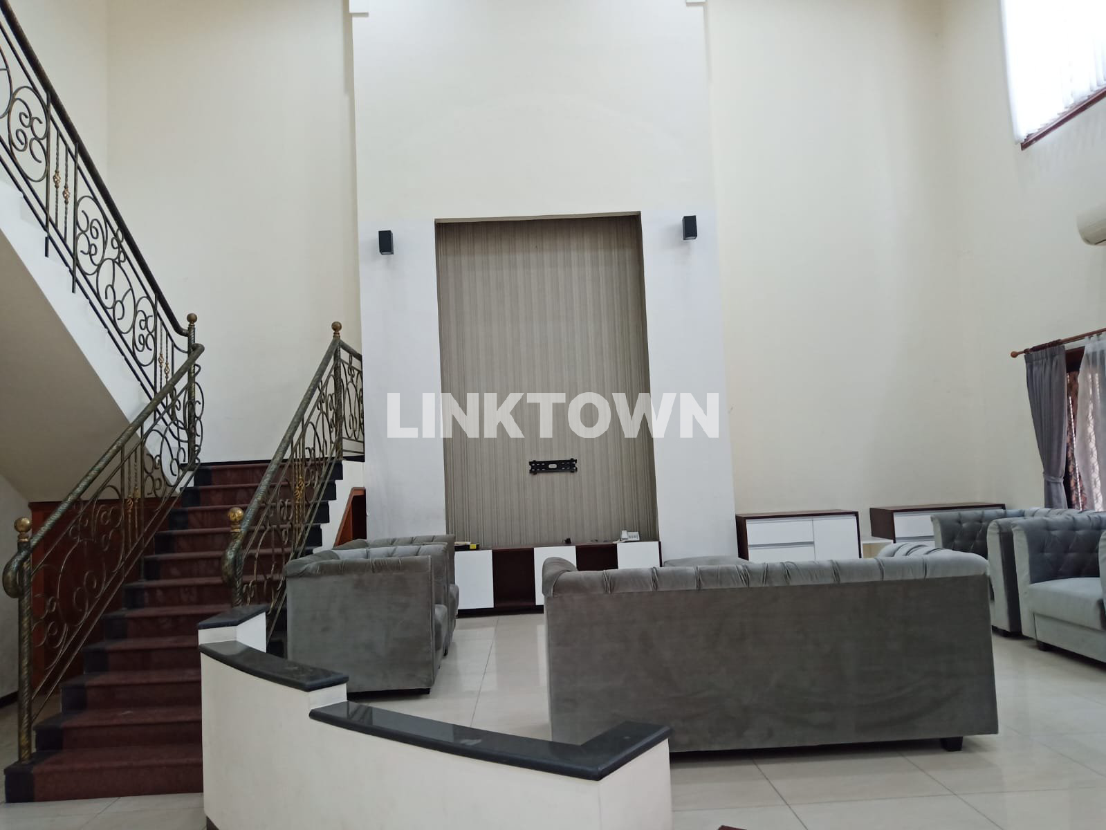 Disewakan Rumah Dikawasan Elite Pakuwon Indah