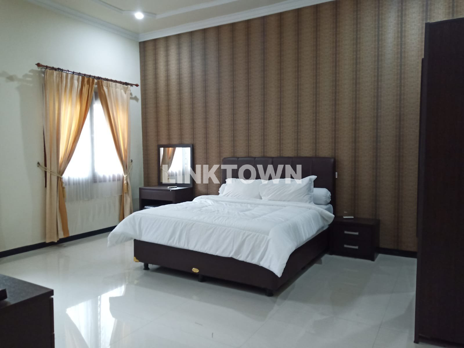 Disewakan Rumah Dikawasan Elite Pakuwon Indah Disewakan Rumah Dikawasan Elite Pakuwon Indah