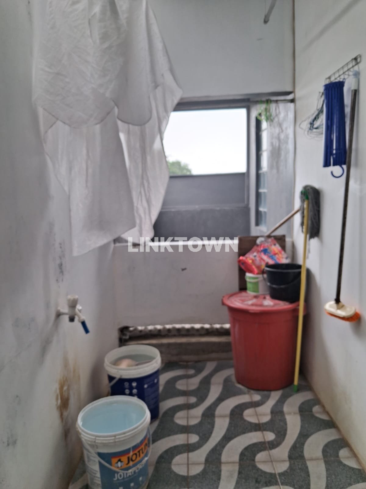 Dijual Cocok Untuk Usaha 2,5 Lantai Bagus SHM