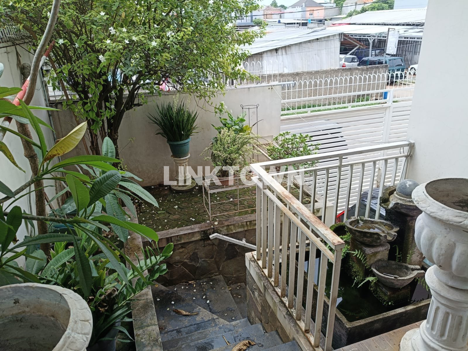 Dijual Rumah Eksklusif Semi Furnish Luas 175m² di Billy Moon Duren Sawit