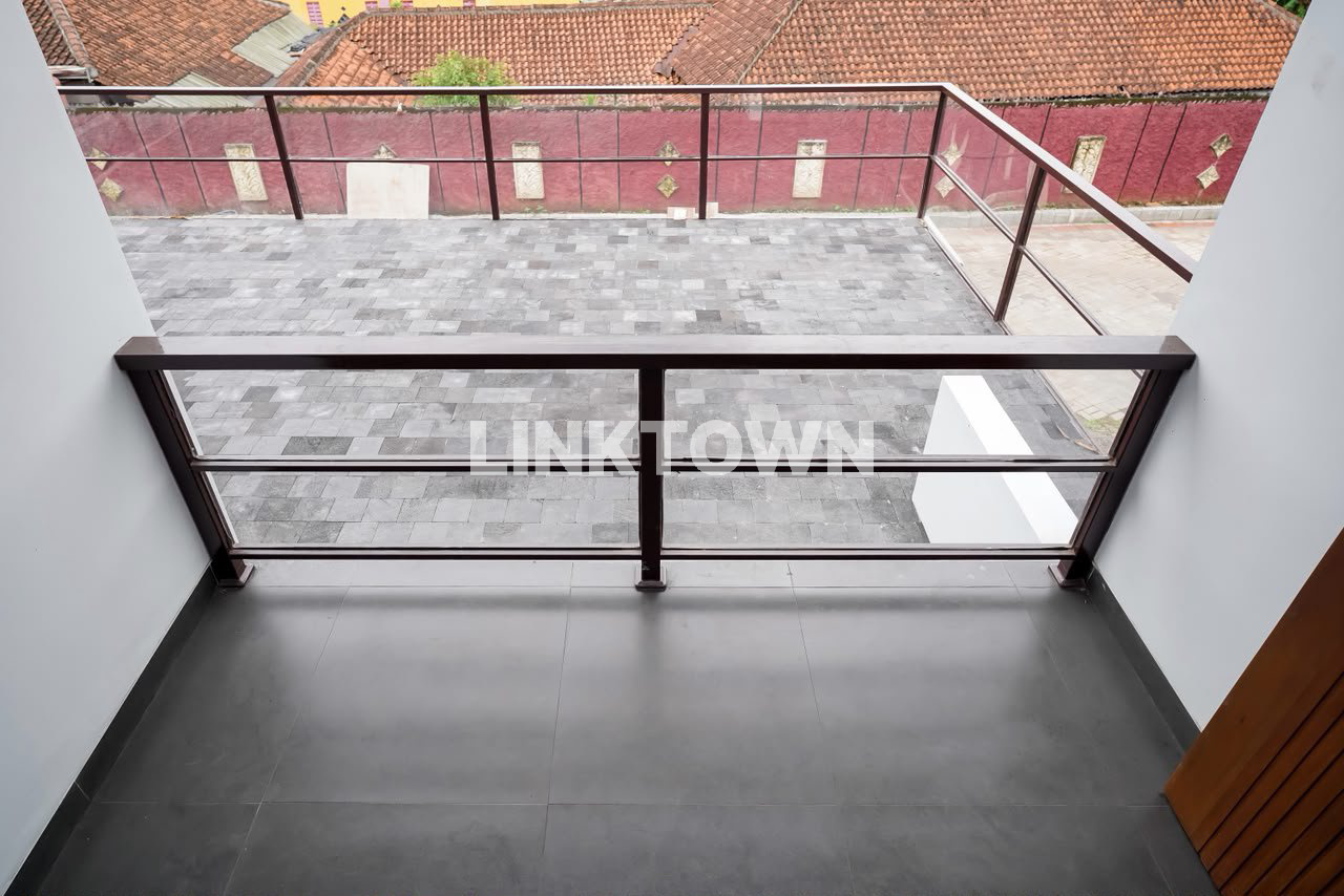 Dijual Rumah Modern Minimalis di Alton Town House Semarang