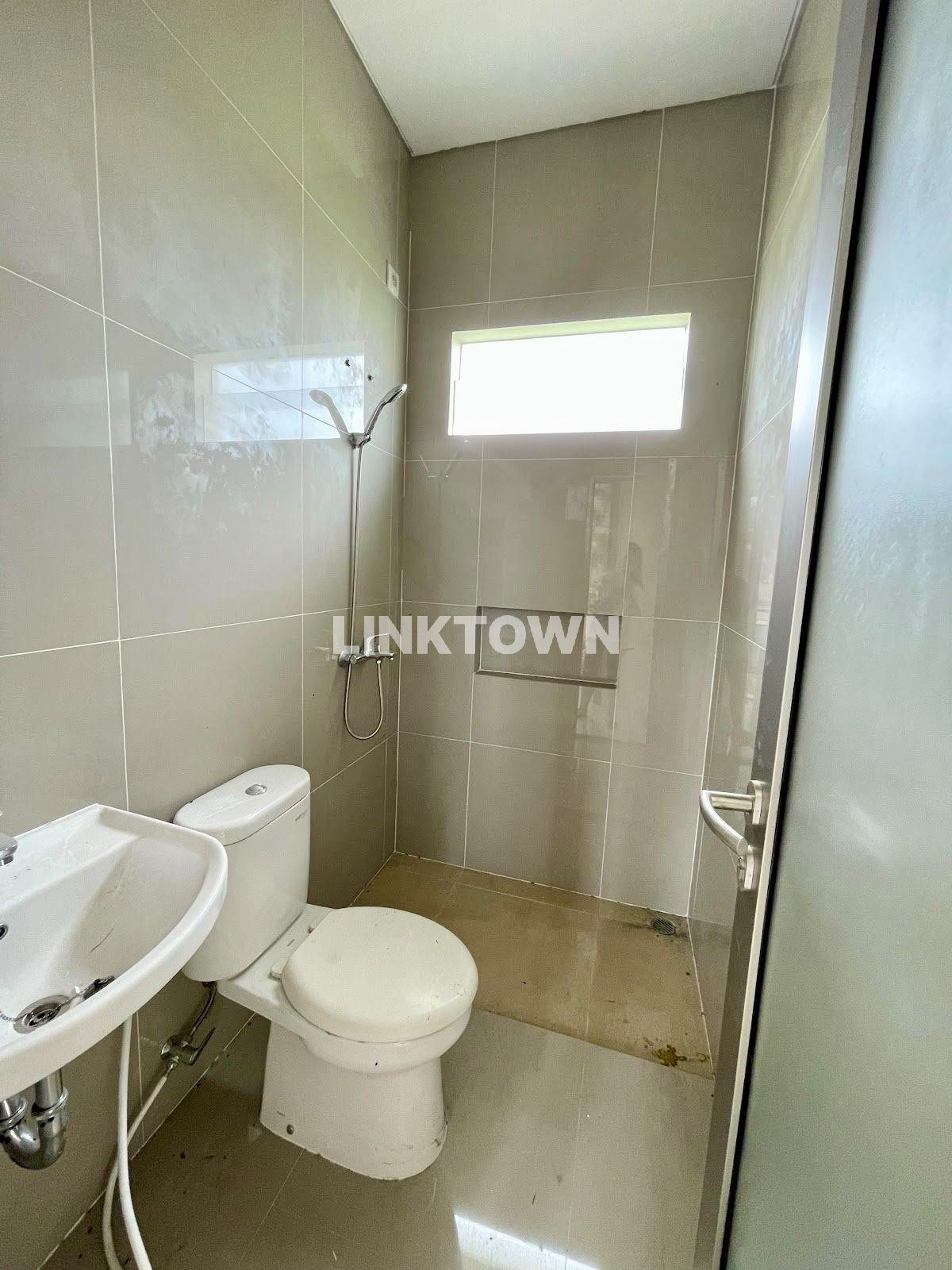 Dijual Murah Rumah 2 Lantai Selangkah ke Surabaya di Green Land