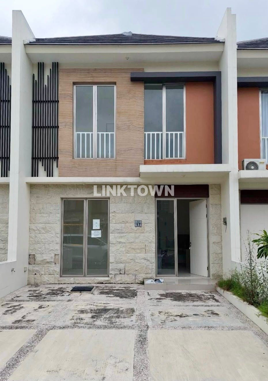 Dijual Murah Rumah 2 Lantai Selangkah ke Surabaya di Green Land Dijual Murah Rumah 2 Lantai Selangkah ke Surabaya di Green Land