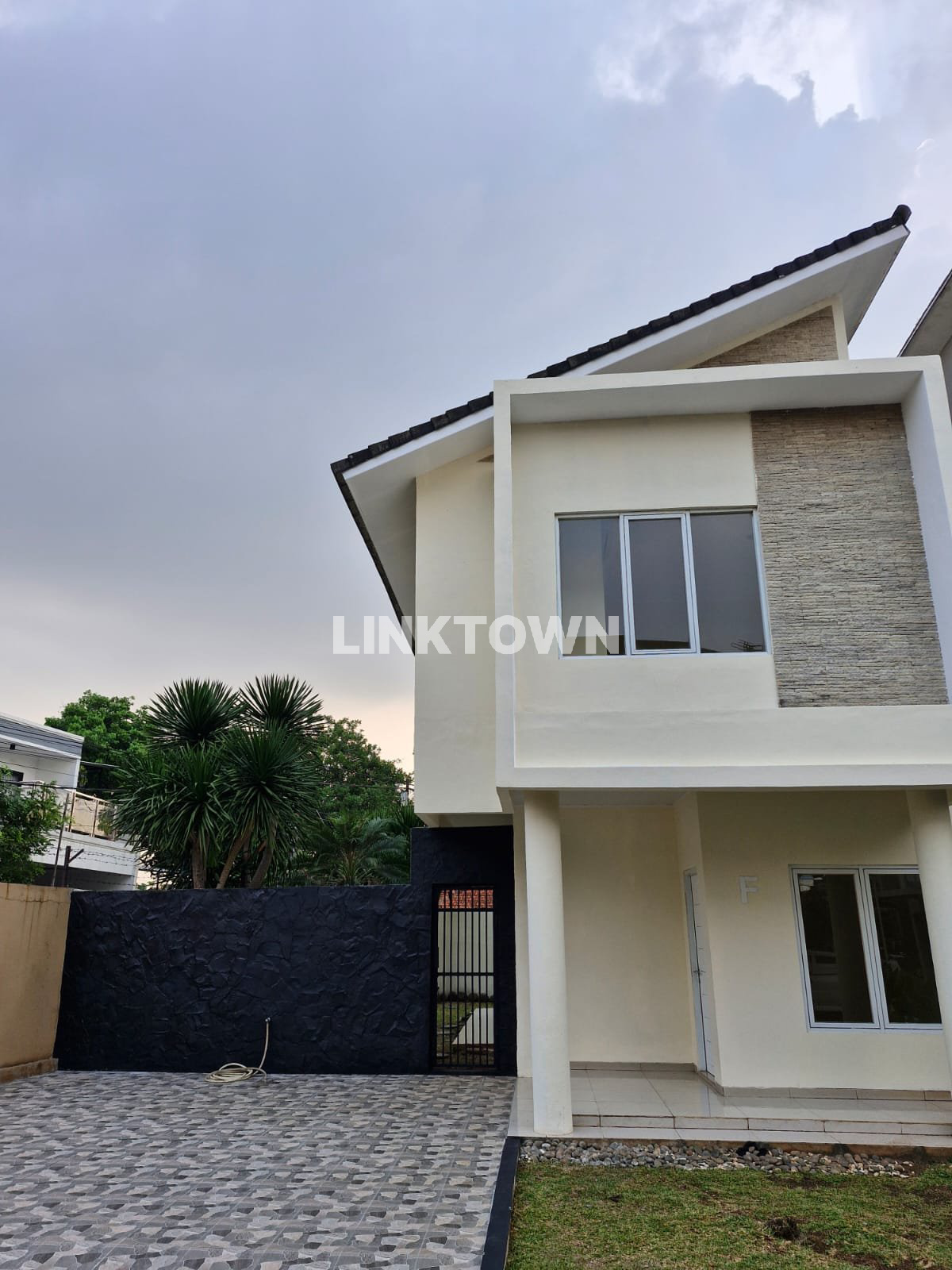 Rumah Bagus 2 Lantai Dalam Cluster di Depok Rumah Bagus 2 Lantai Dalam Cluster di Depok