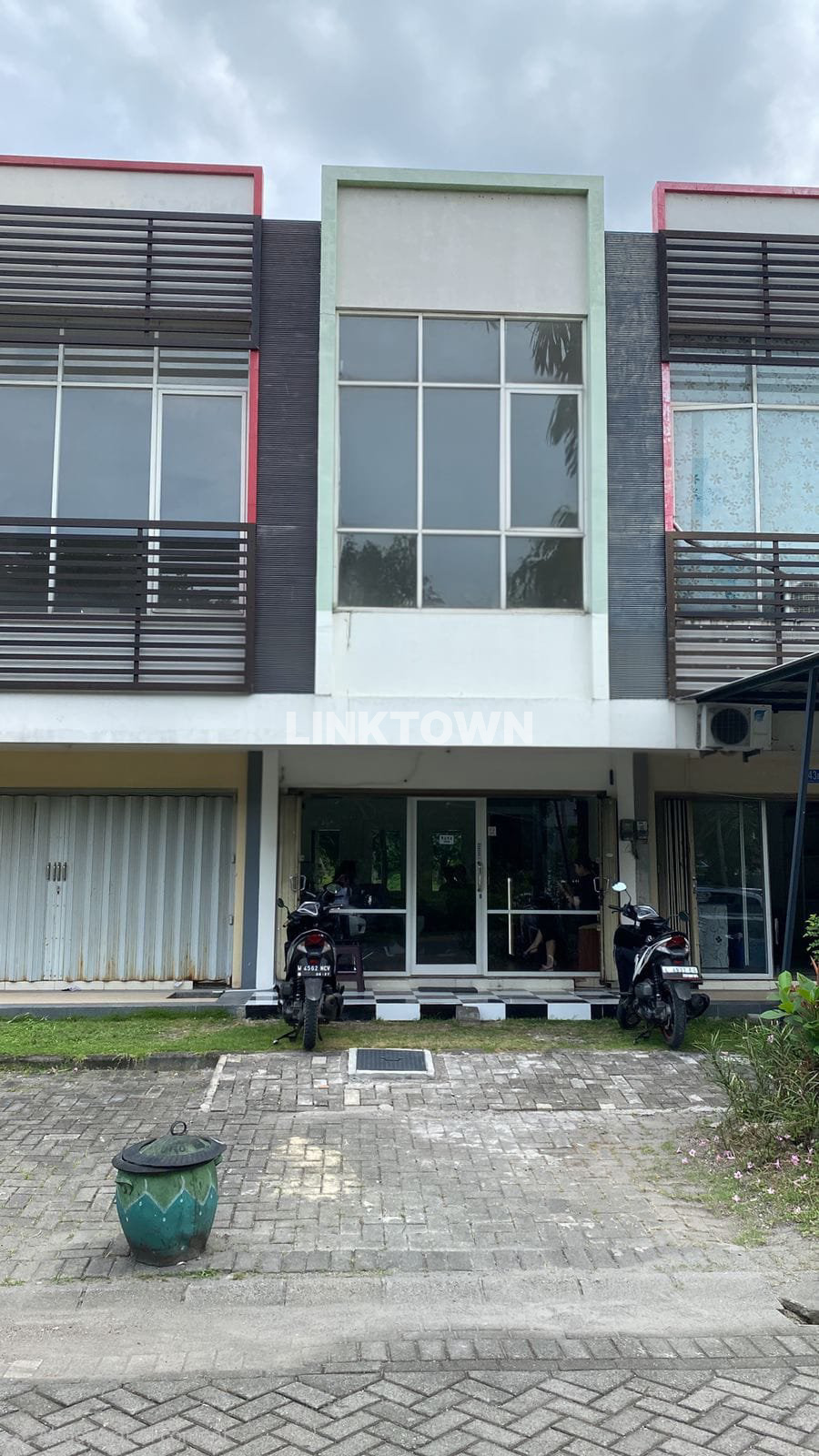 Dijual dan disewakan Ruko 2 Lantai Siap Pakai Strategis di Palm Residence Surabaya Barat