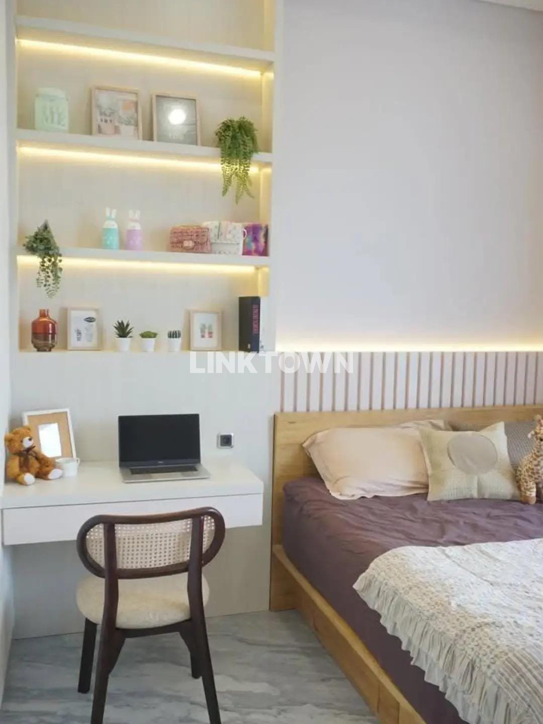 Dijual Rumah 3 Lantai Pakuwon Indah Surabaya Barat