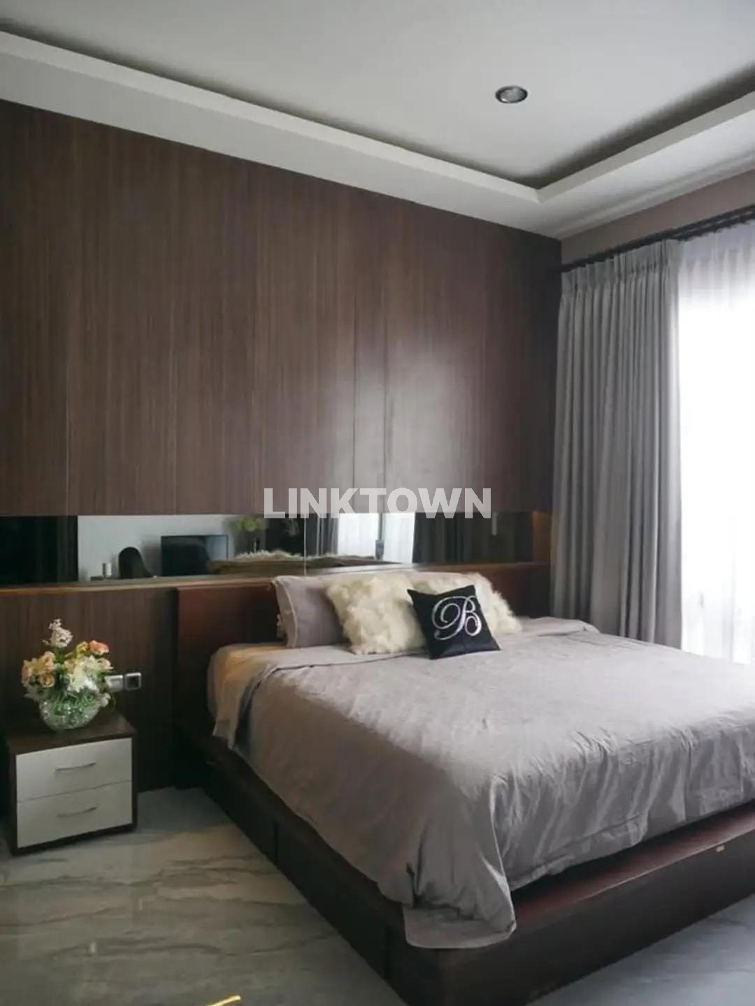 Dijual Rumah 3 Lantai Pakuwon Indah Surabaya Barat