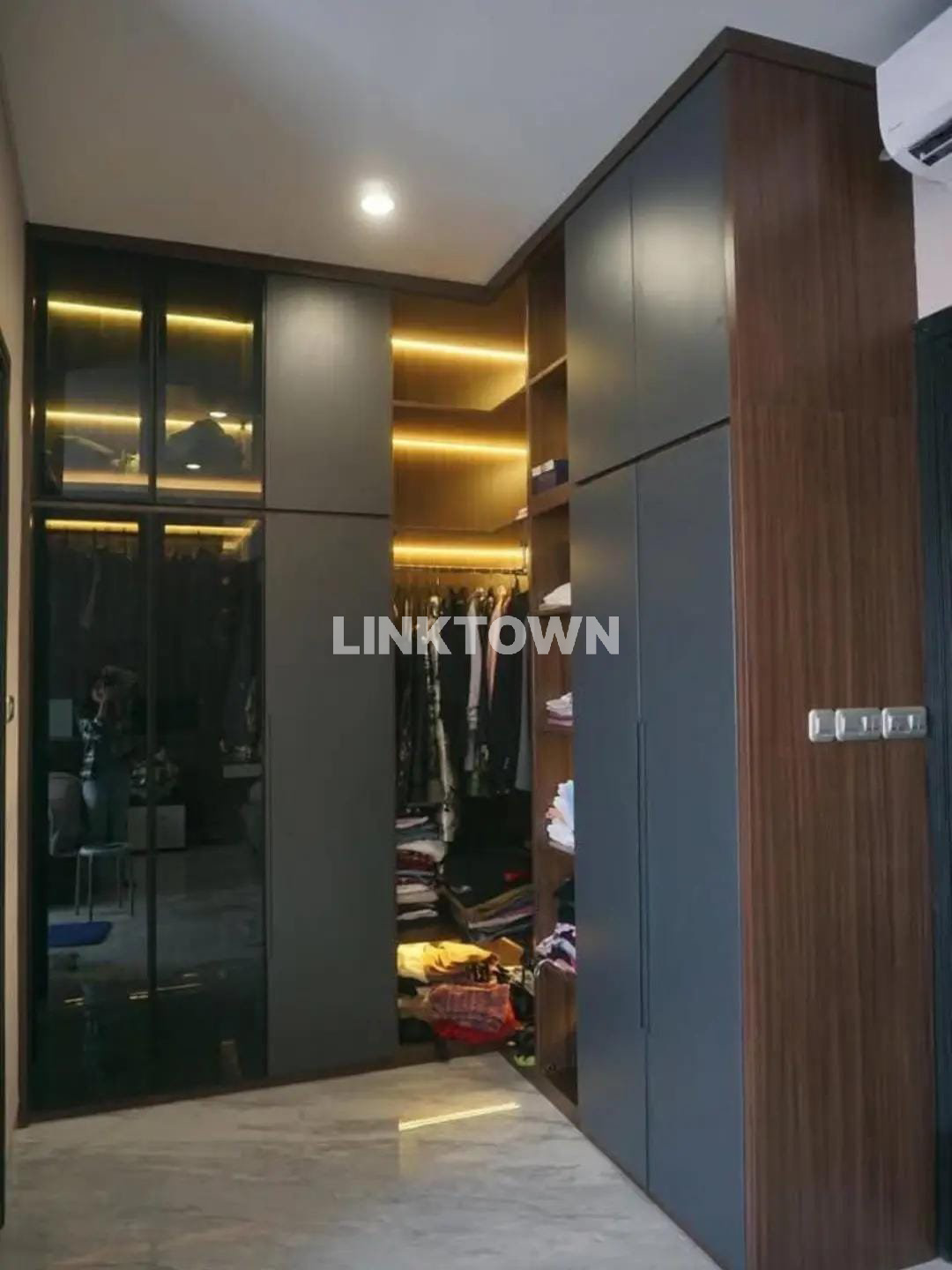 Dijual Rumah 3 Lantai Pakuwon Indah Surabaya Barat