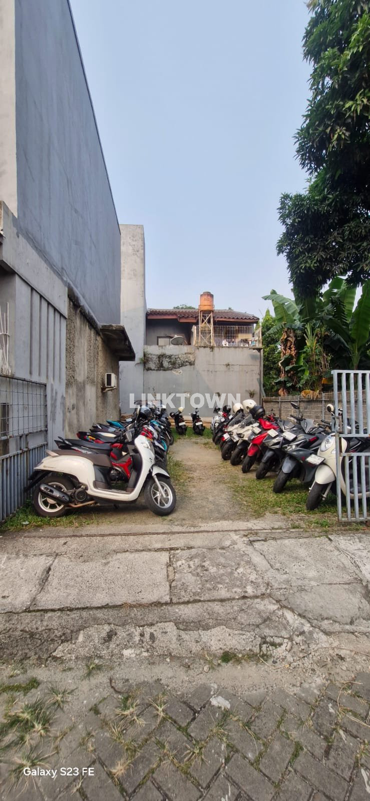 Unit Usaha Kost Dengan Garasi Luas Siap Sewakan Bintaro