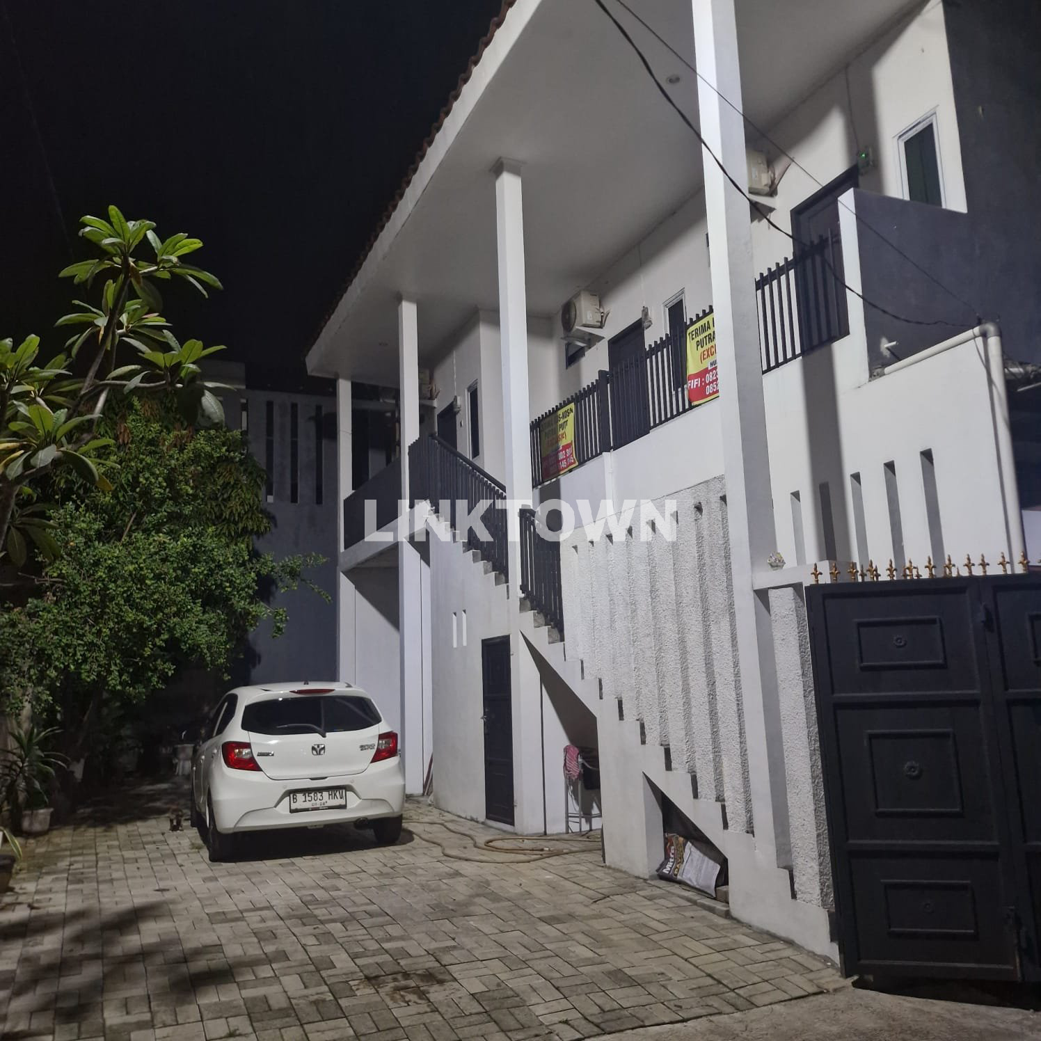 Unit Usaha Kost Dengan Garasi Luas Siap Sewakan Bintaro
