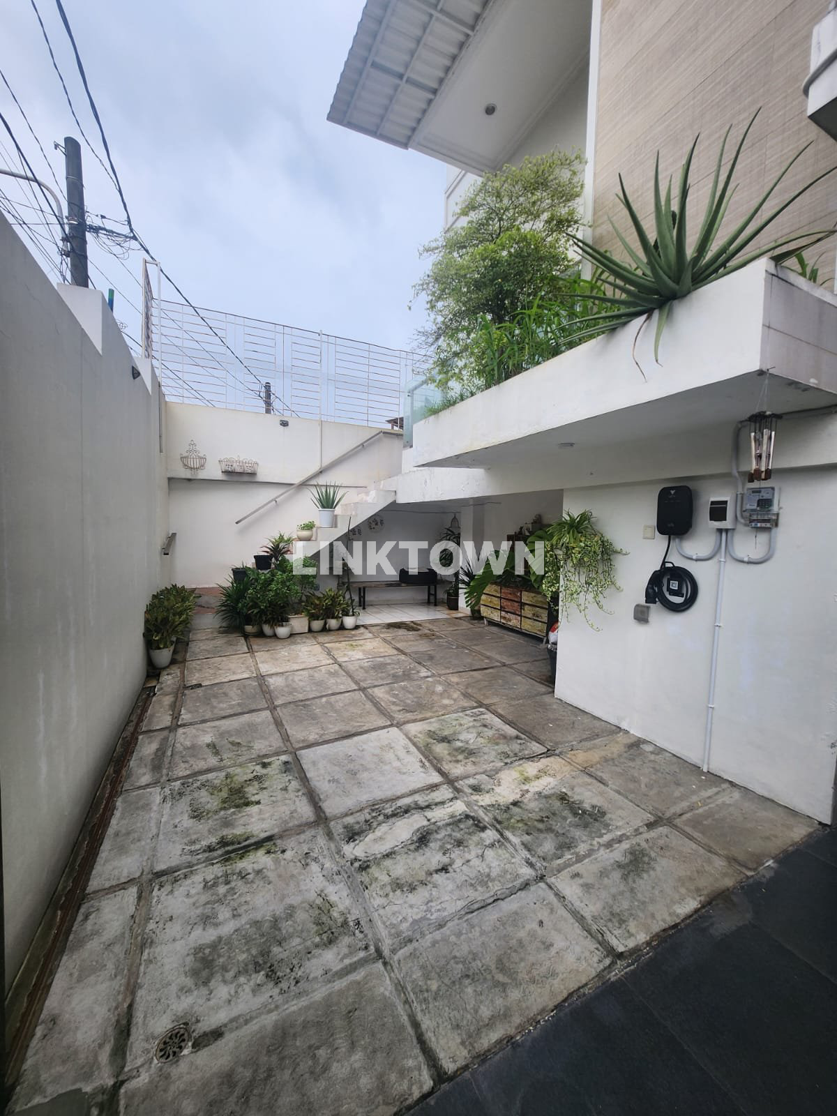 DIJUAL CEPAT RUMAH SIAP HUNI FULL FURNISH CENGKARENG