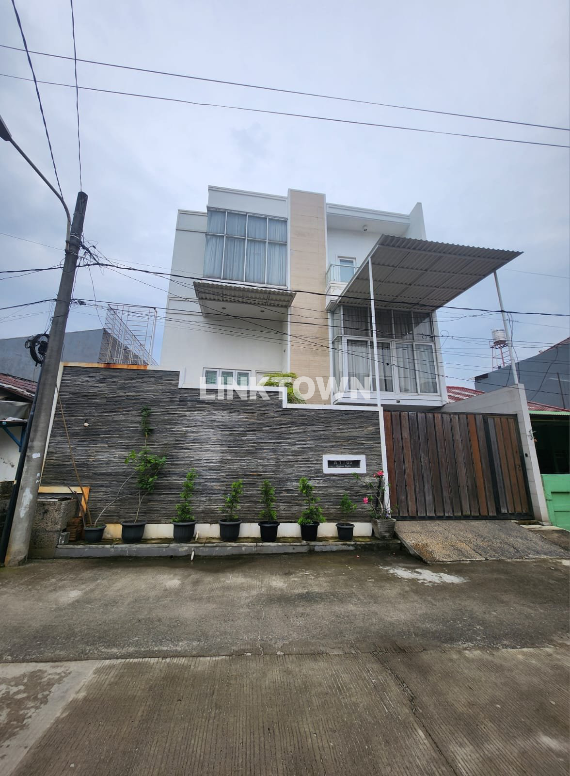 DIJUAL CEPAT RUMAH SIAP HUNI FULL FURNISH CENGKARENG