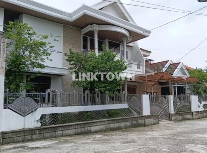 Dijual Rumah Cantik Strategis di Tenggilis Surabaya