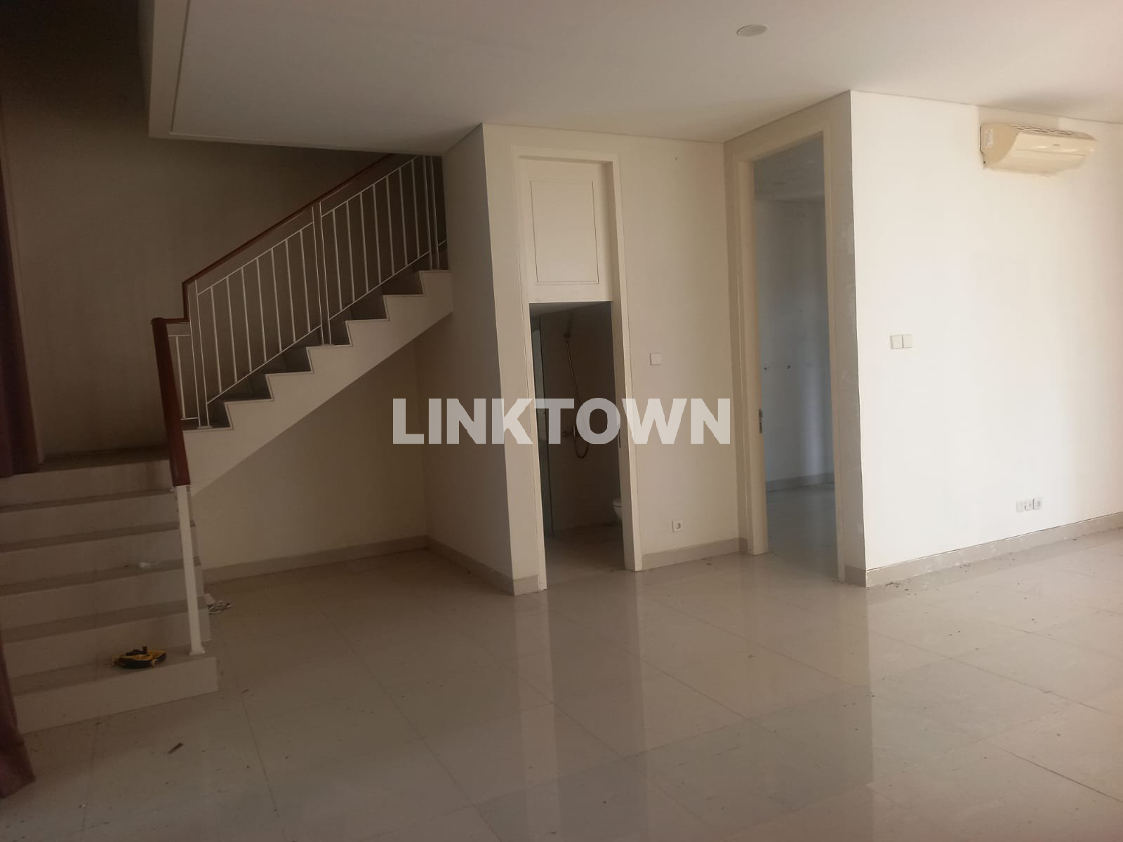 Dijual Rumah 2 Lantai di Perum Santiago Rosa Pakuwon City