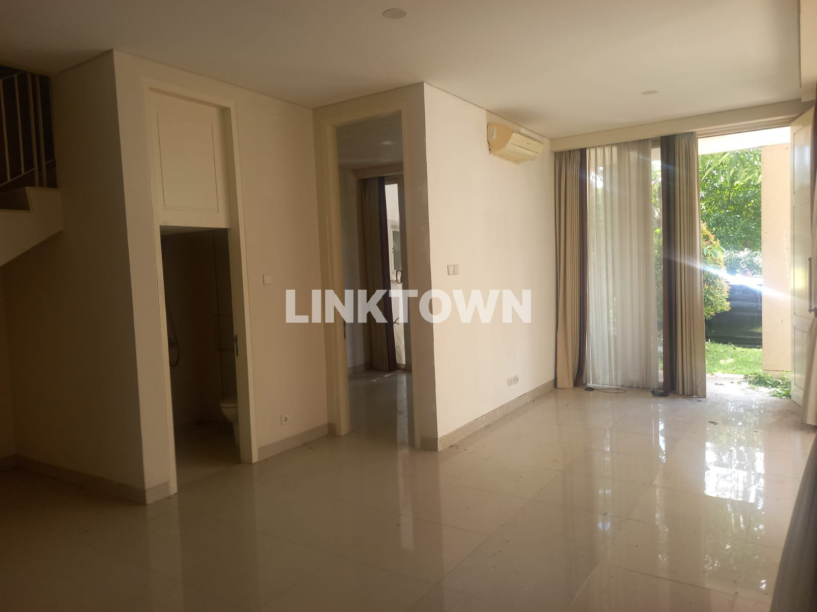 Dijual Rumah 2 Lantai di Perum Santiago Rosa Pakuwon City