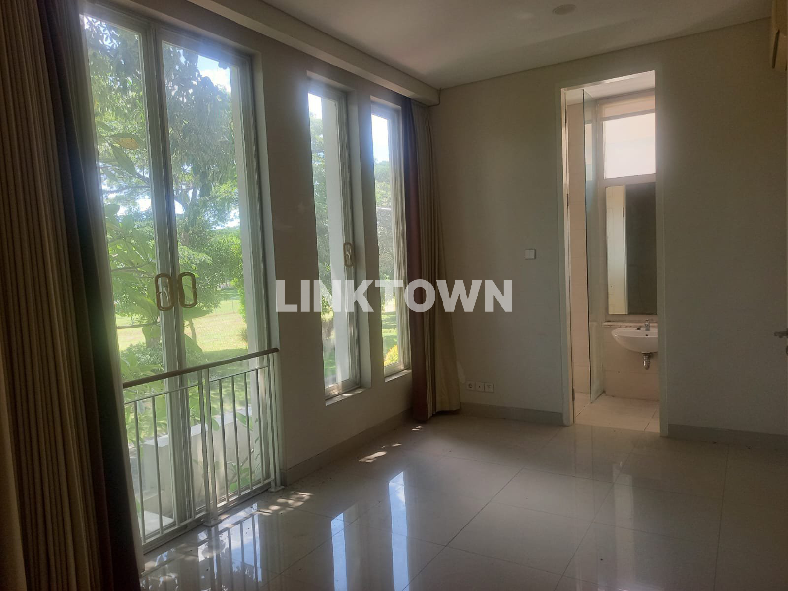 Dijual Rumah 2 Lantai di Perum Santiago Rosa Pakuwon City