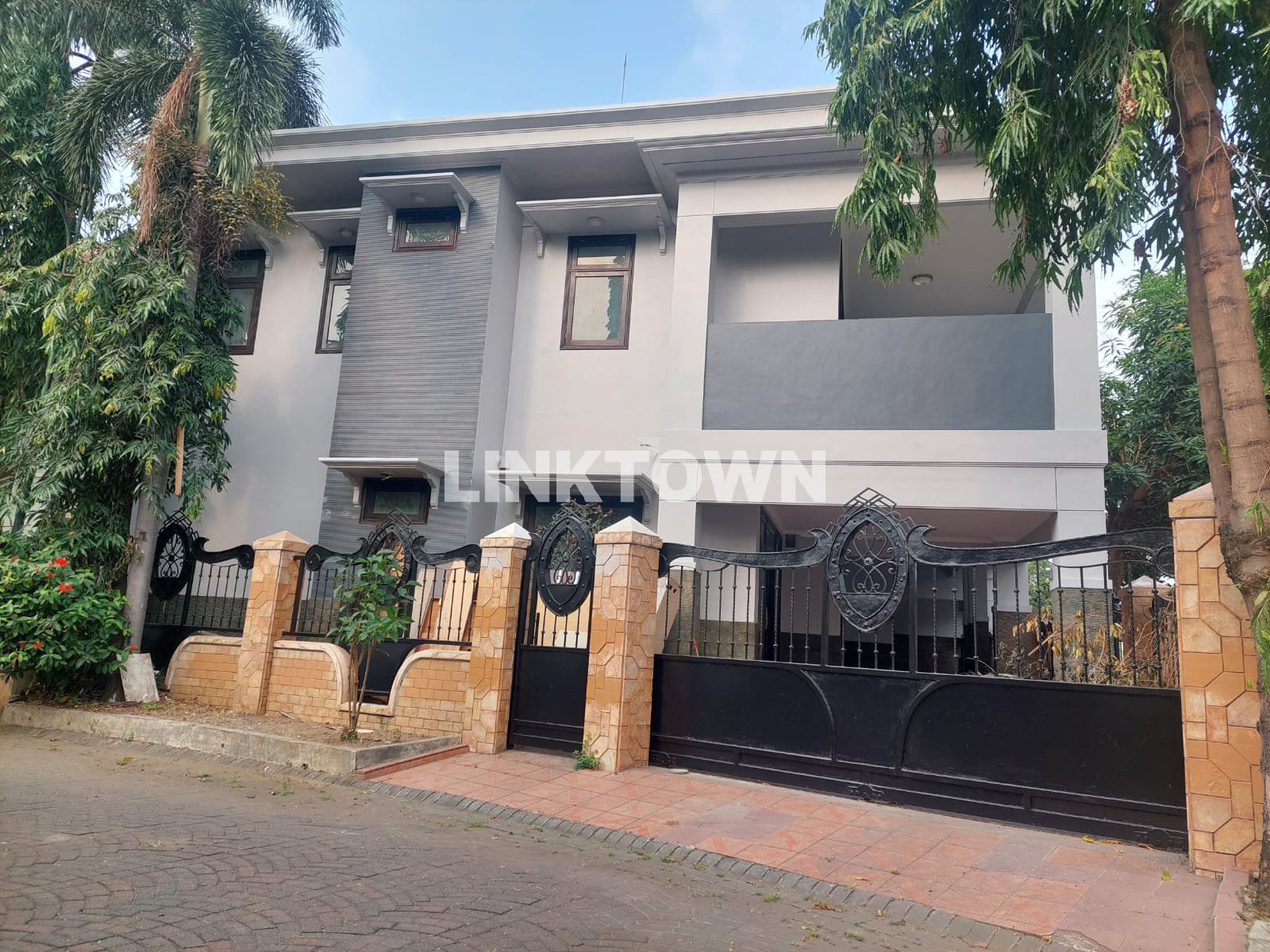 Dijual Cepat Rumah Elit Kondisi Istimewa di Royal Regency Mojokerto