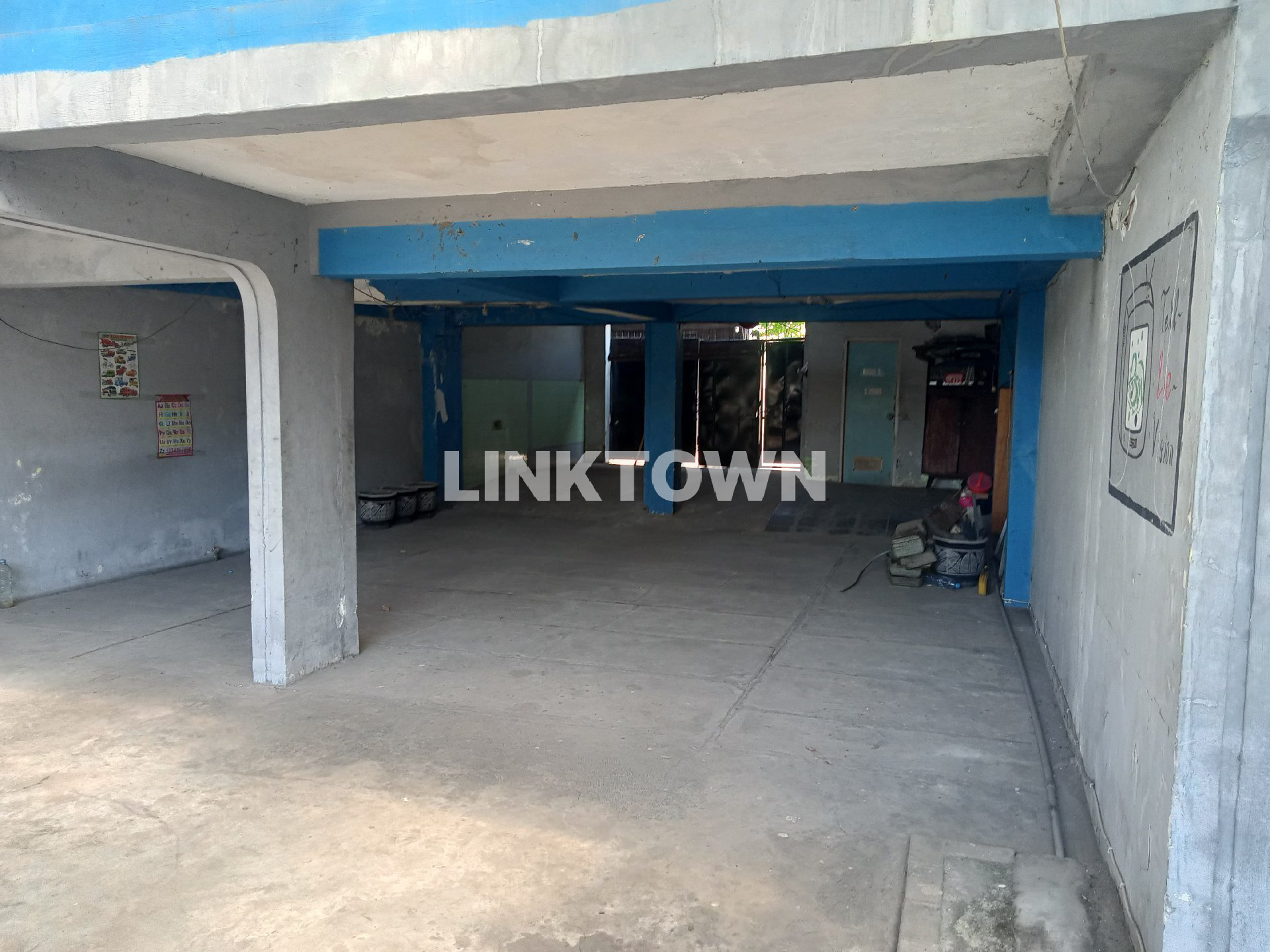 Rumah Besar Lokasi Premium Siap Huni di Jemursari