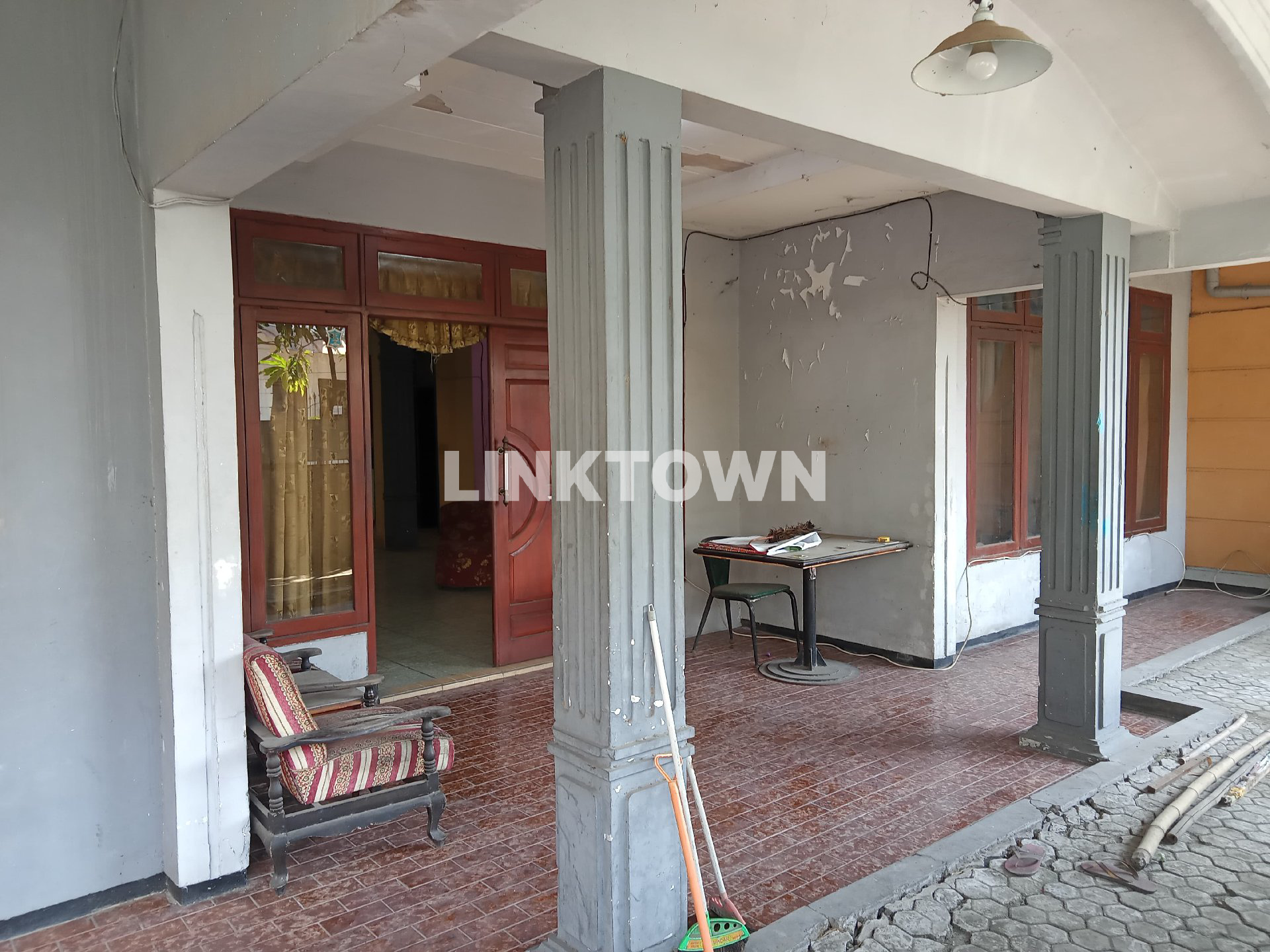 Rumah Besar Lokasi Premium Siap Huni di Jemursari Rumah Besar Lokasi Premium Siap Huni di Jemursari