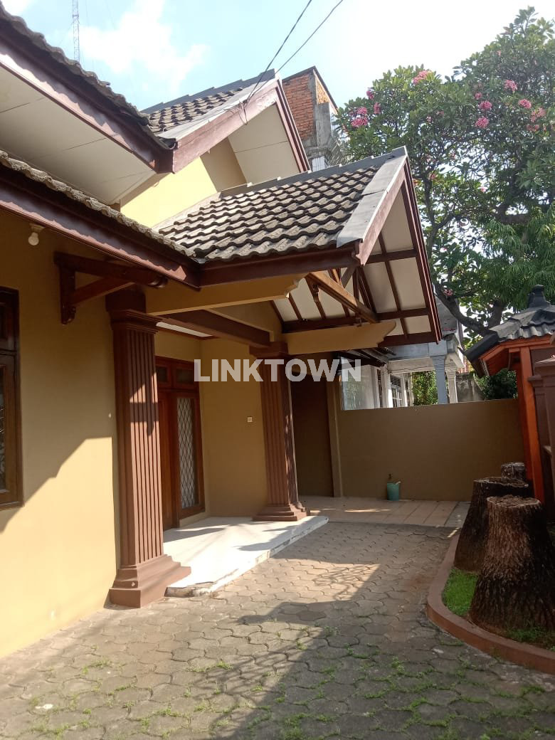 Rumah Siap Huni Luas 370m² Semi Furnish