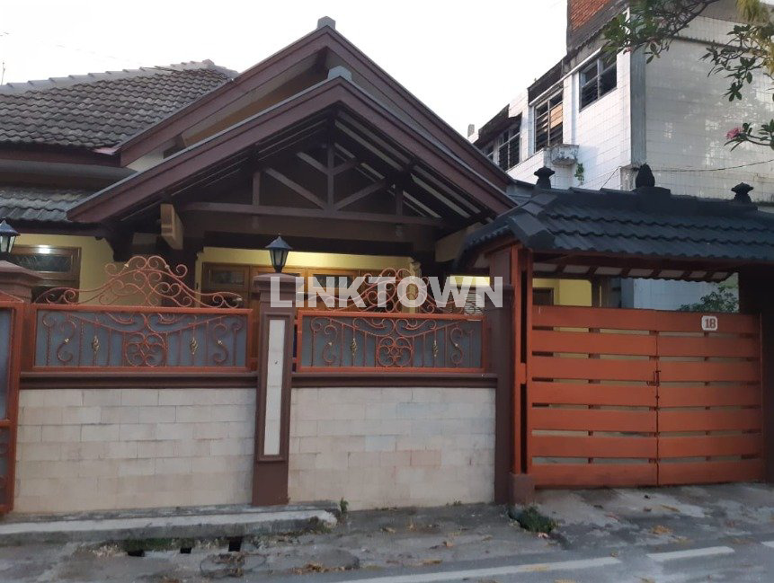 Rumah Siap Huni Luas 370m² Semi Furnish Rumah Siap Huni Luas 370m² Semi Furnish