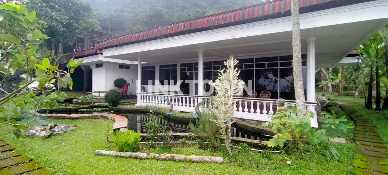 Dijual Villa Luas di Trawas Dekat dengan Berbagai Tempat Wisata Dijual Villa Luas di Trawas Dekat dengan Berbagai Tempat Wisata