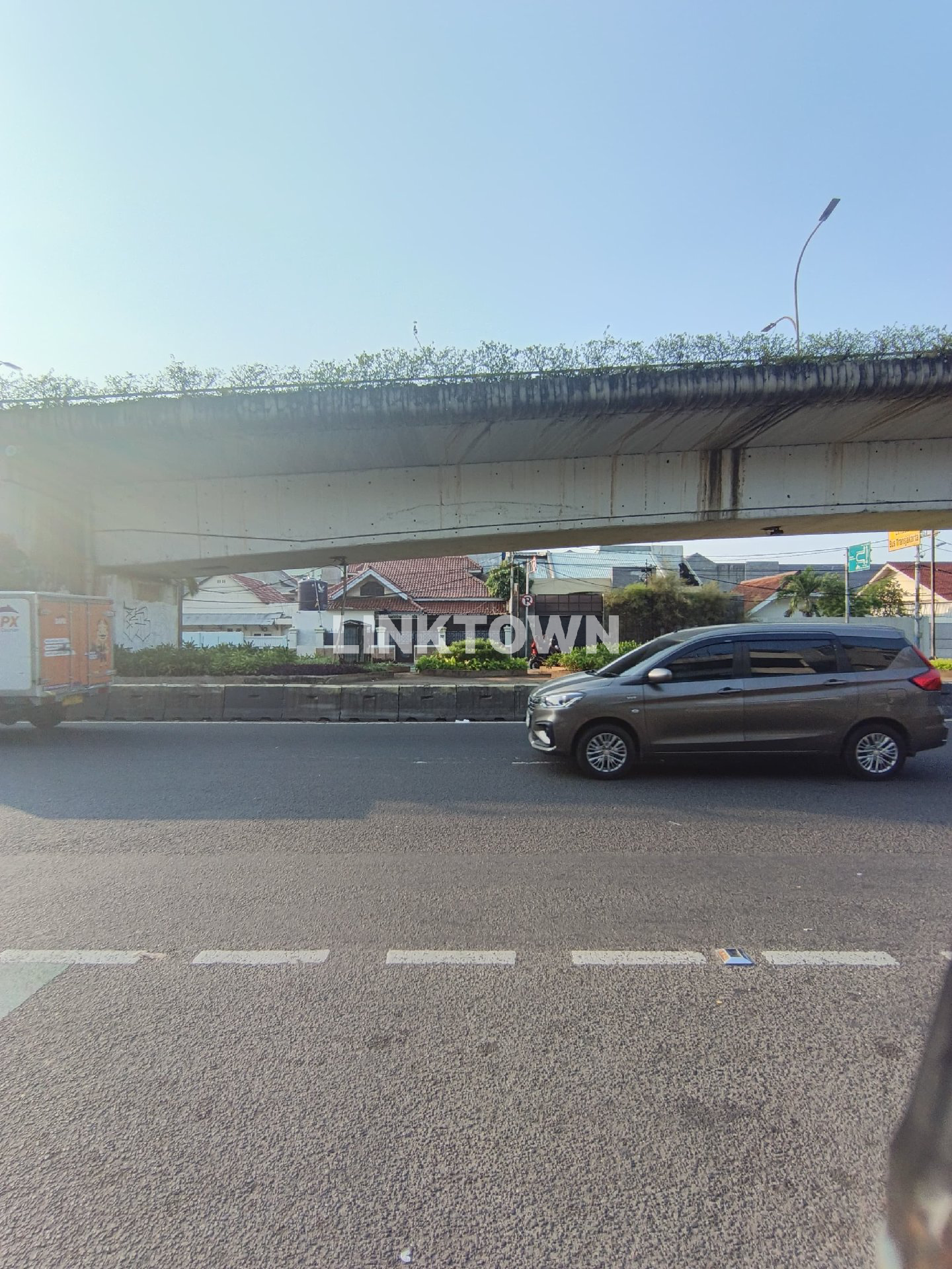 Ruko Siap Huni Akses Jalan Raya Tahunan