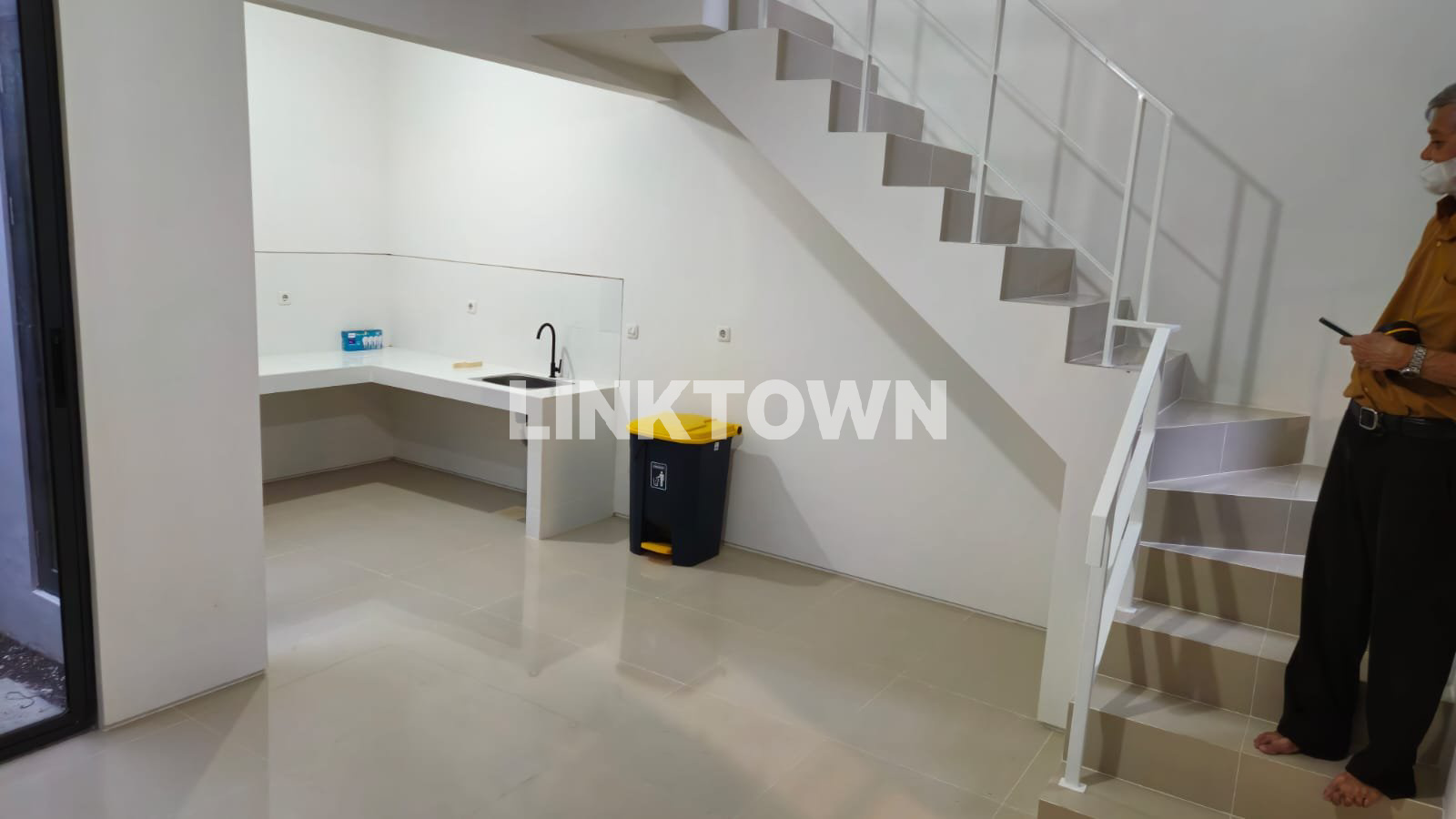 Dijual Rumah Modern Minimalis 2 Lantai di Amerta Living Surabaya