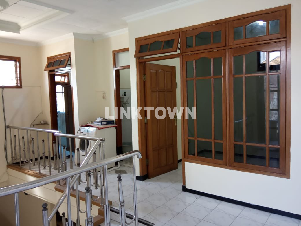 Dijual Jarang Ada Rumah 2 Lantai Murah di Delta Sari