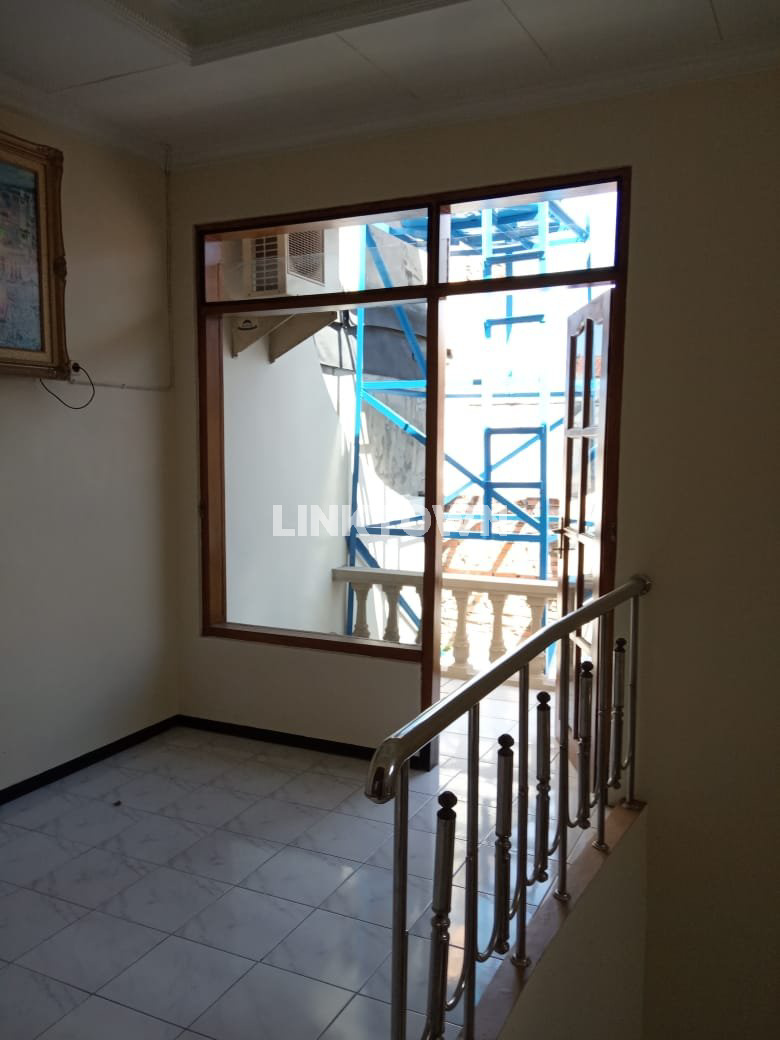 Dijual Jarang Ada Rumah 2 Lantai Murah di Delta Sari
