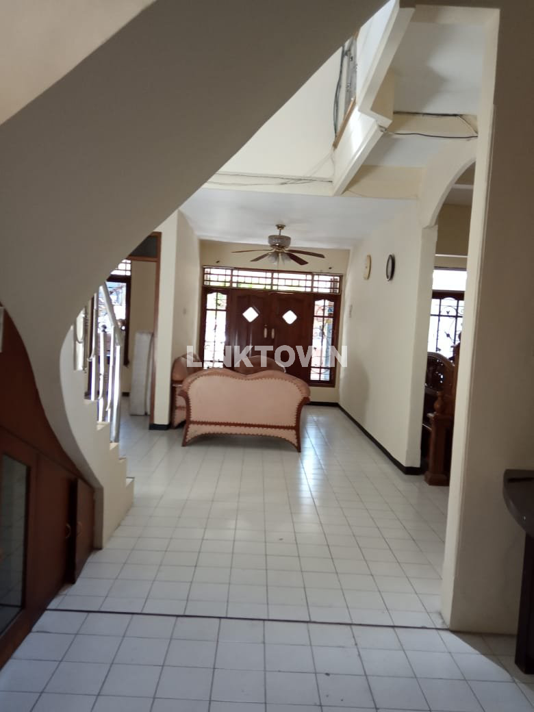Dijual Jarang Ada Rumah 2 Lantai Murah di Delta Sari