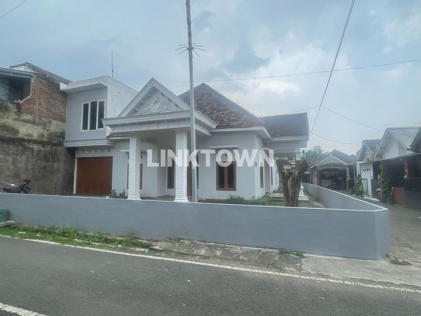 Dijual Villa Mewah Cocok untuk Investasi di Kota Wisata Batu Dijual Villa Mewah Cocok untuk Investasi di Kota Wisata Batu