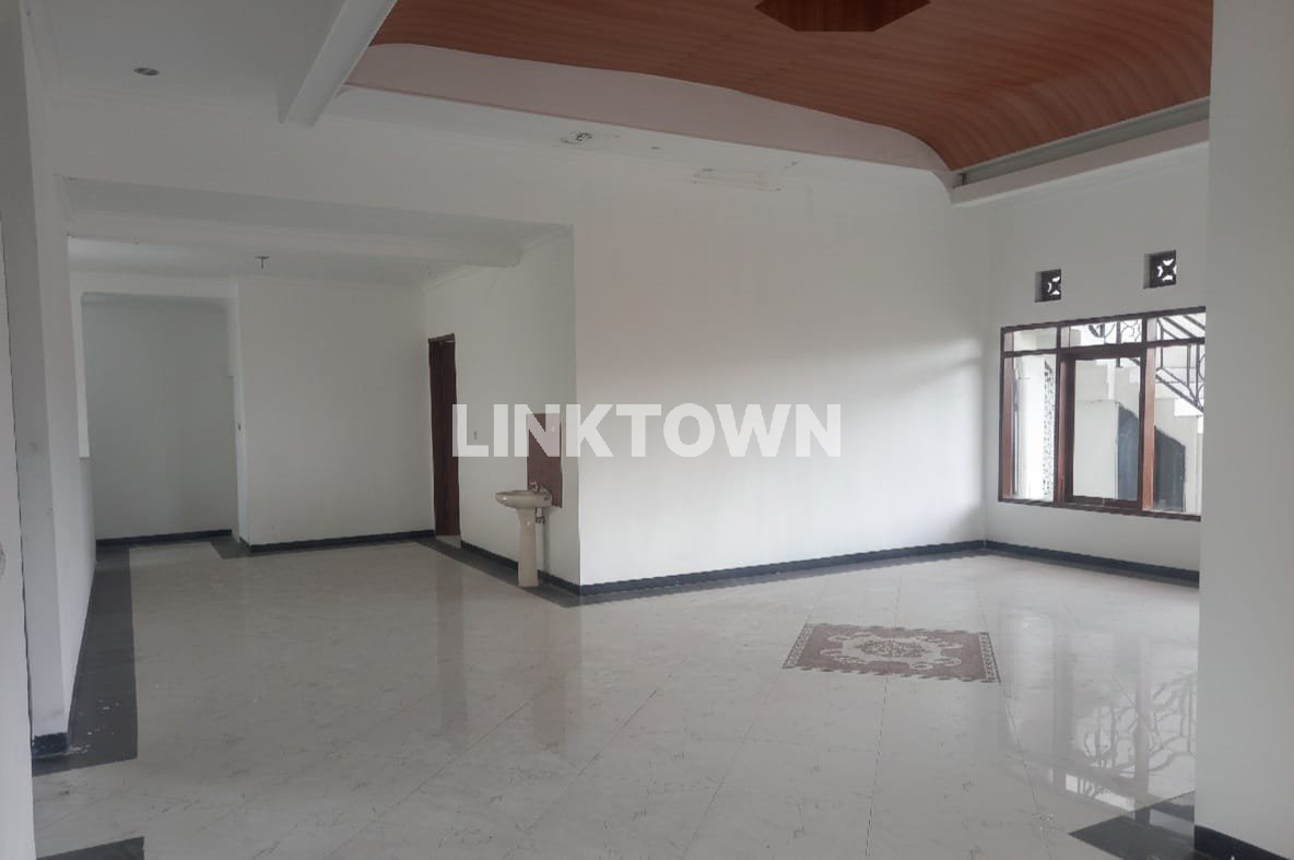 For Sale Rumah dan Gudang Siap Huni di Randuagung Malang