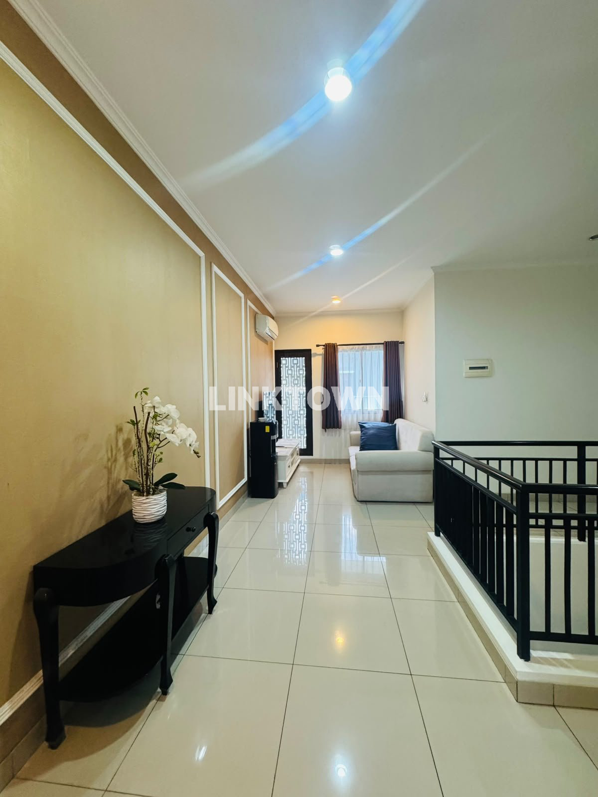 Jual Cepat!!! Rumah Furnish dan Eksklusif, Tinggal Bawa Koper Aja di Summarecon Bandung