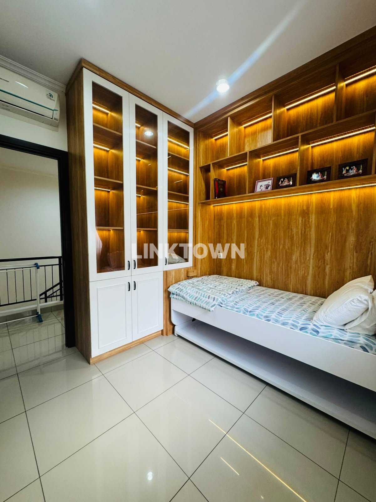 Jual Cepat!!! Rumah Furnish dan Eksklusif, Tinggal Bawa Koper Aja di Summarecon Bandung