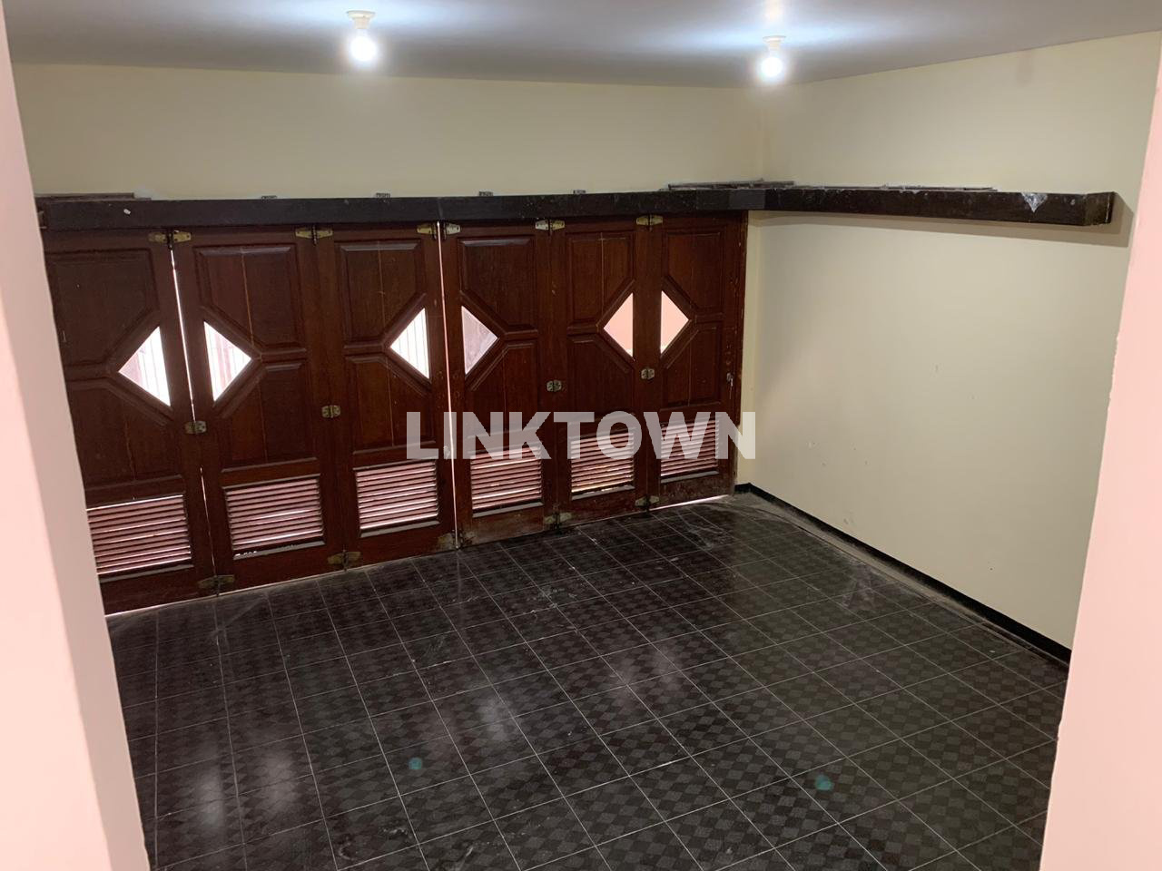 Dijual Rumah Siap Huni Dikawasan Elite Surabaya Barat Graha Famili
