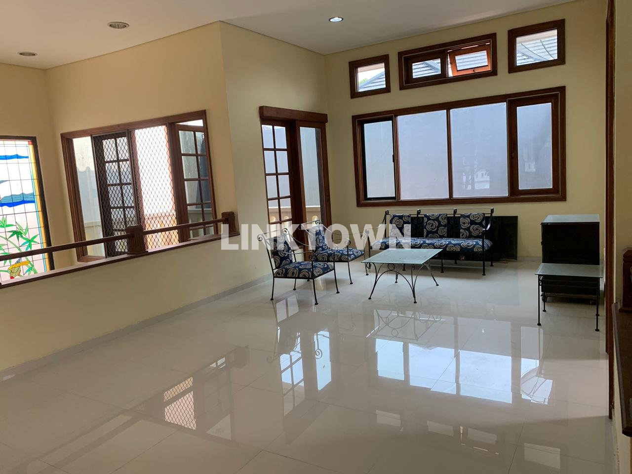 Dijual Rumah Siap Huni Dikawasan Elite Surabaya Barat Graha Famili