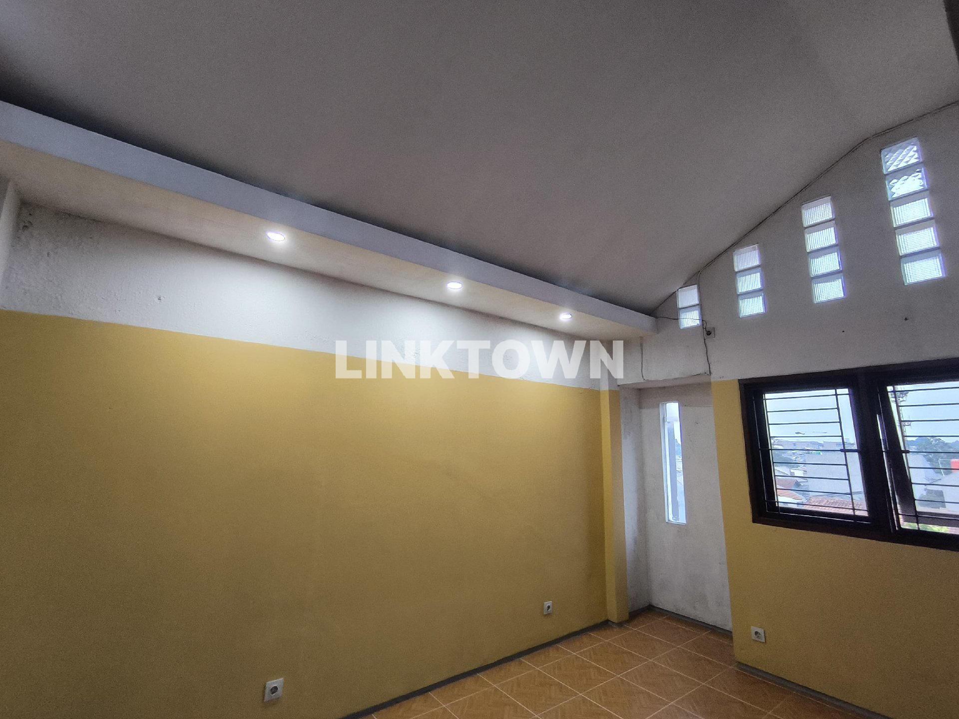 Rumah 3 Lantai Siap Huni Full Furnish