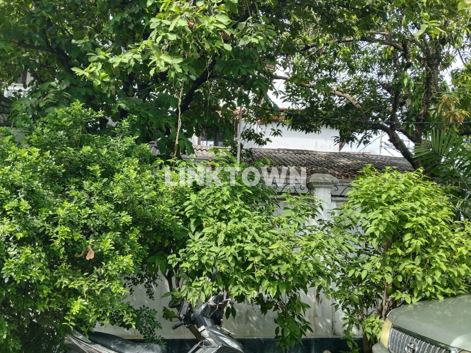 Rumah Bagus Carport Luas Jakarta Timur Siap Huni