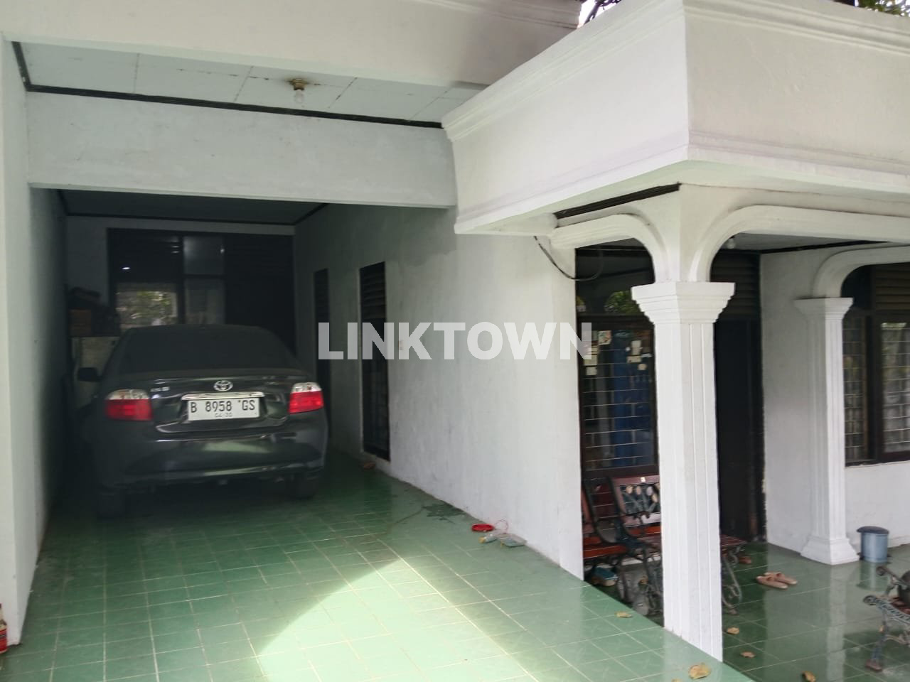 Rumah Bagus Carport Luas Jakarta Timur Siap Huni