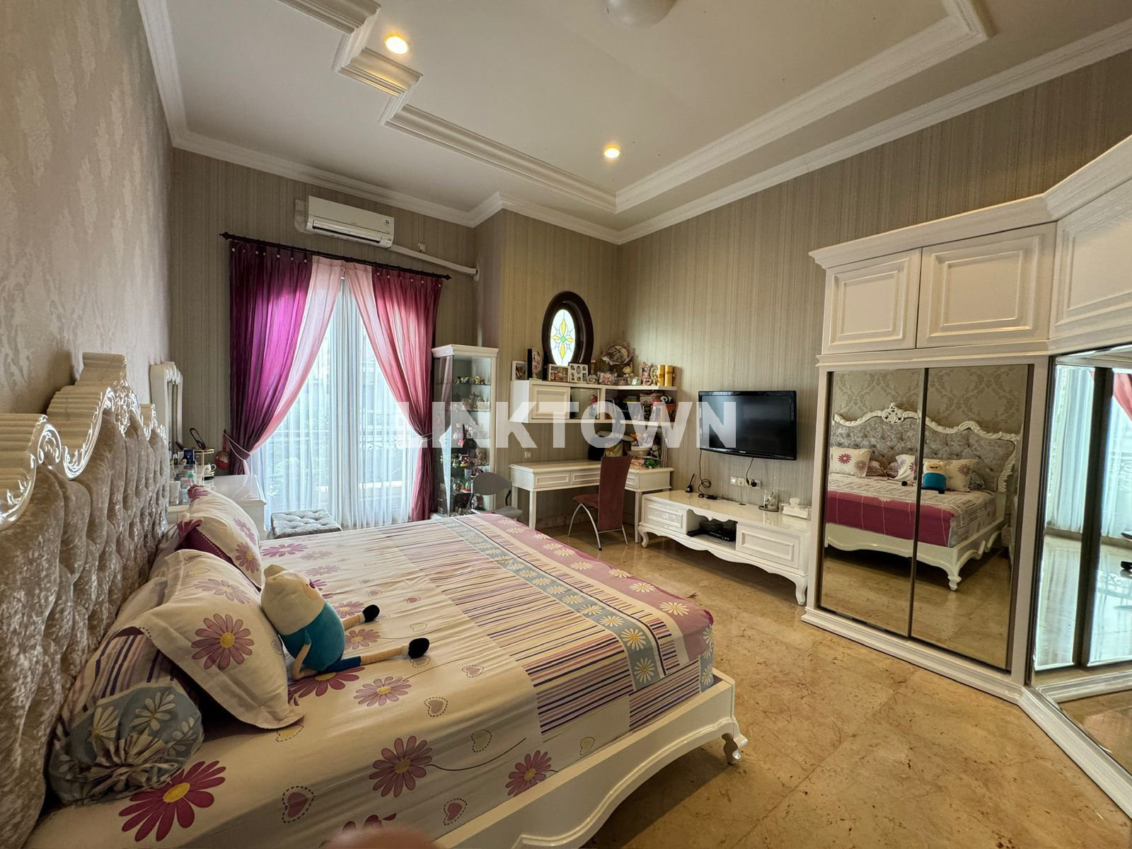 Rumah Elite Fully Furnish Pakuwon Indah Surabaya Barat
