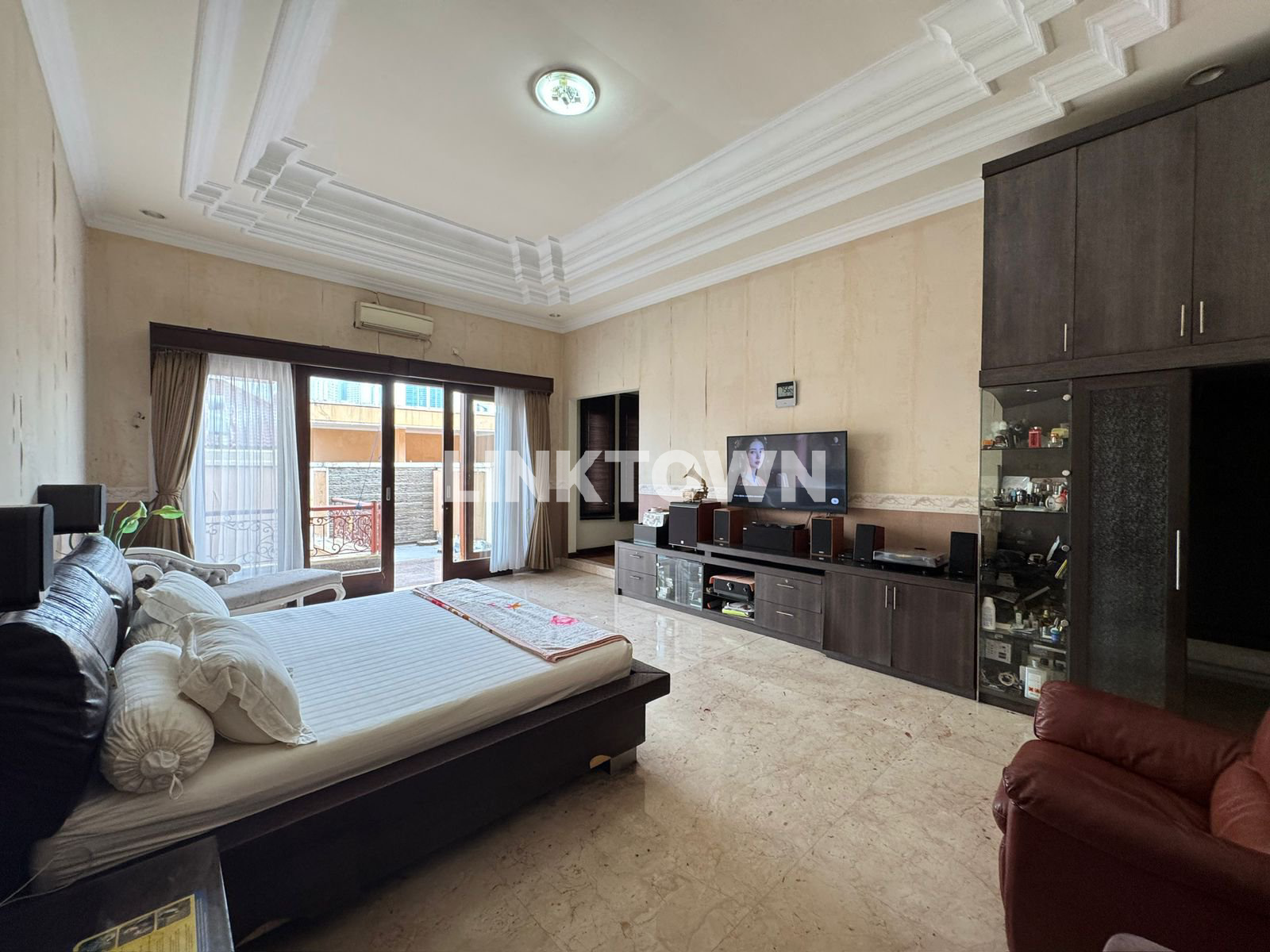 Rumah Elite Fully Furnish Pakuwon Indah Surabaya Barat