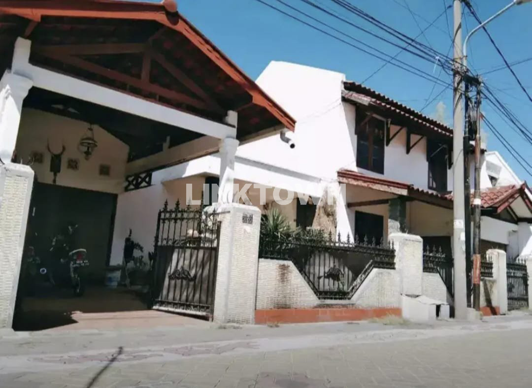 Dijual Rumah Strategis 2 Lantai di Jalan Bratang Wonokromo Surabaya Dijual Rumah Strategis 2 Lantai di Jalan Bratang Wonokromo Surabaya