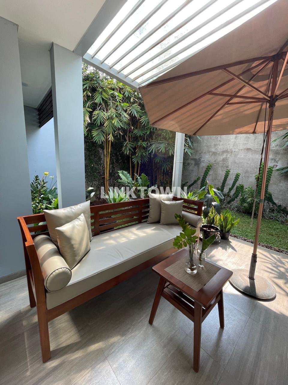 Jual Cepat Rumah Furnish Luas 300m² Siap Huni di Sukasari Bandung