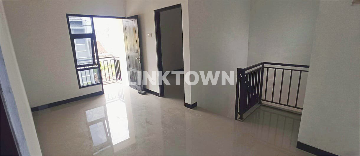 Dijual Rumah 2 Lantai di Mangesti Selangkah ke Pusat Kota Solo