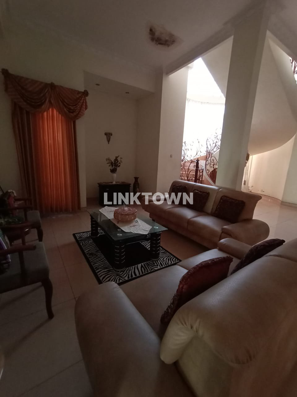 Rumah 2 Lantai Sangat Strategis di Kutisari Utara Surabaya