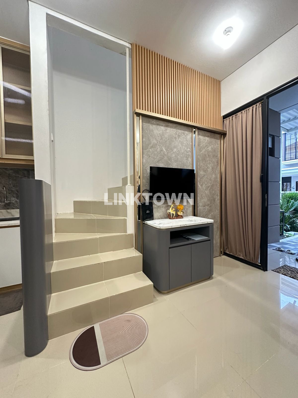 Rumah Fully Furnish Siap Huni di Regency One East Point Dekat Pakuwon City