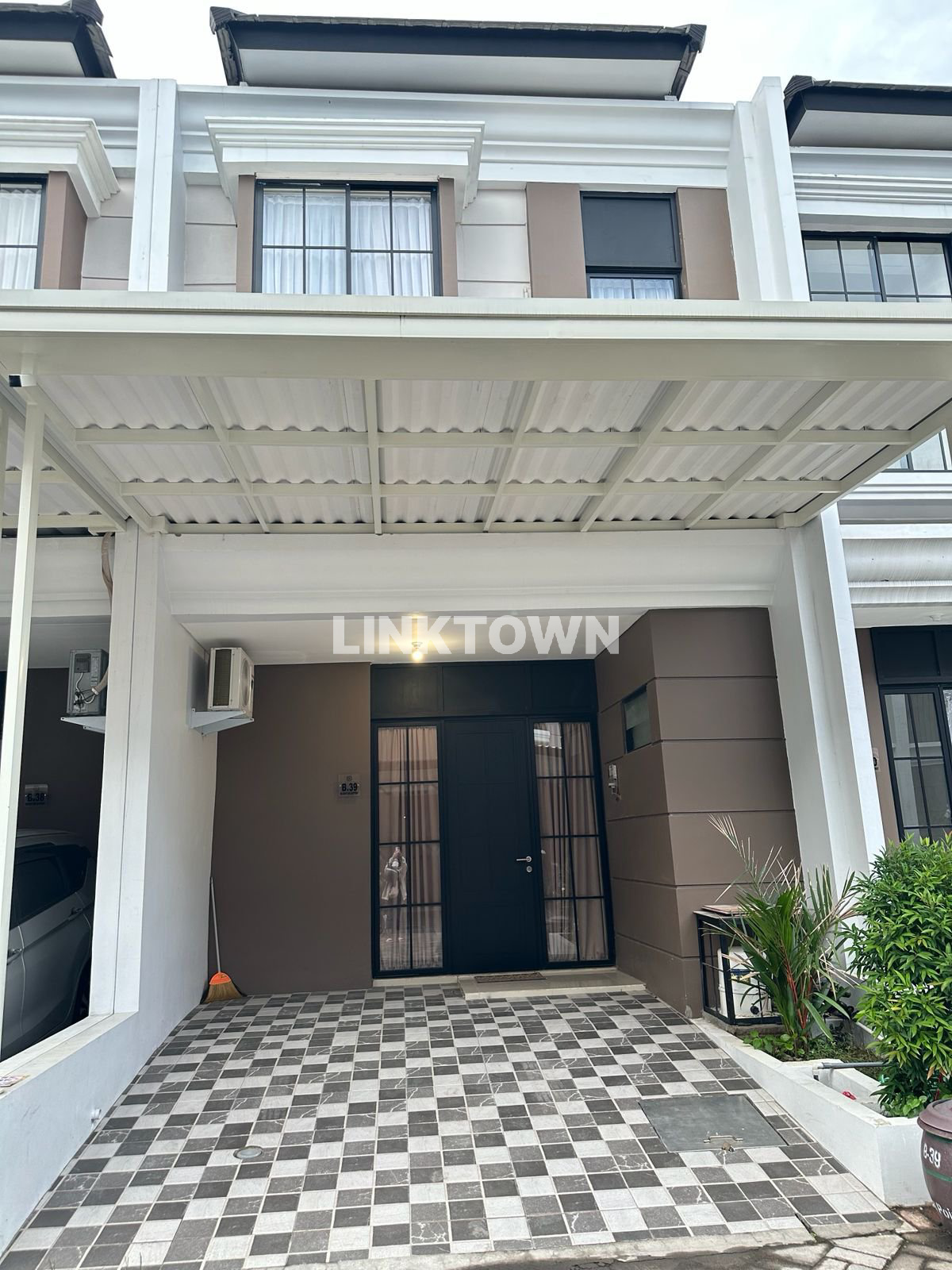 Rumah Fully Furnish Siap Huni di Regency One East Point Dekat Pakuwon City Rumah Fully Furnish Siap Huni di Regency One East Point Dekat Pakuwon City