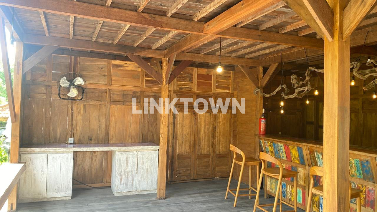 Dijual Rumah 3 Lantai Dengan Tanah Luas Bali